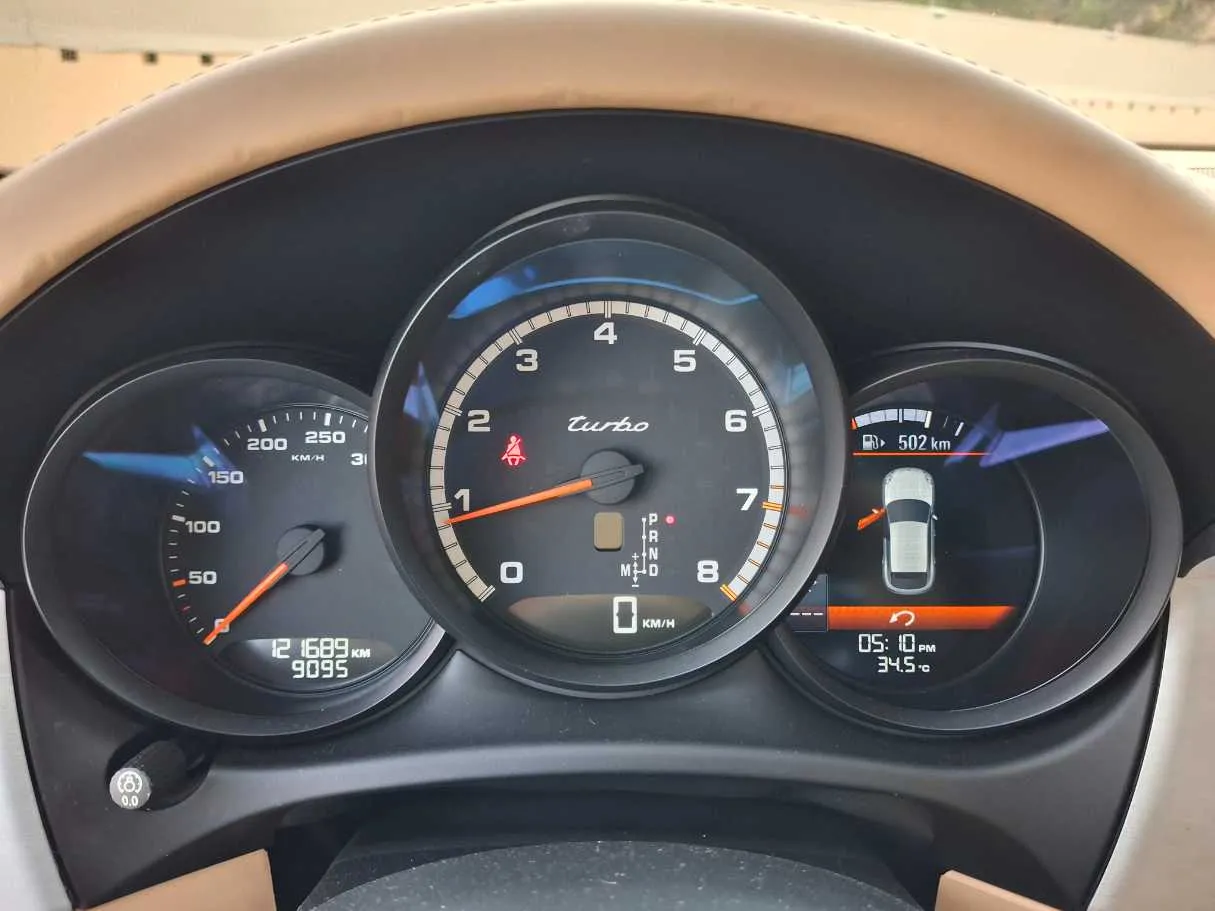 Car image 18