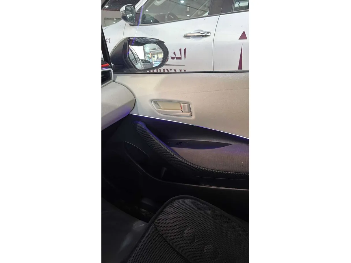Car image 25