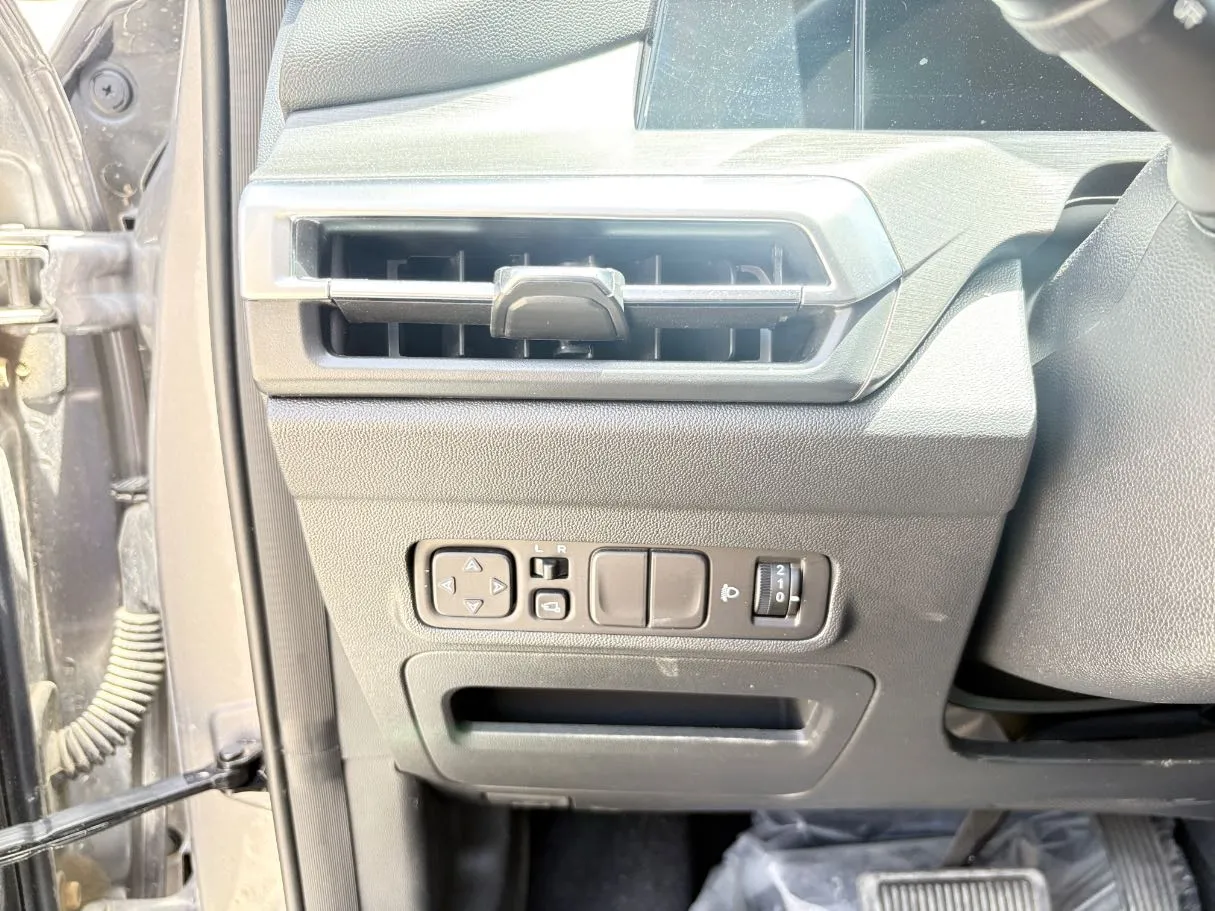 Car image 27