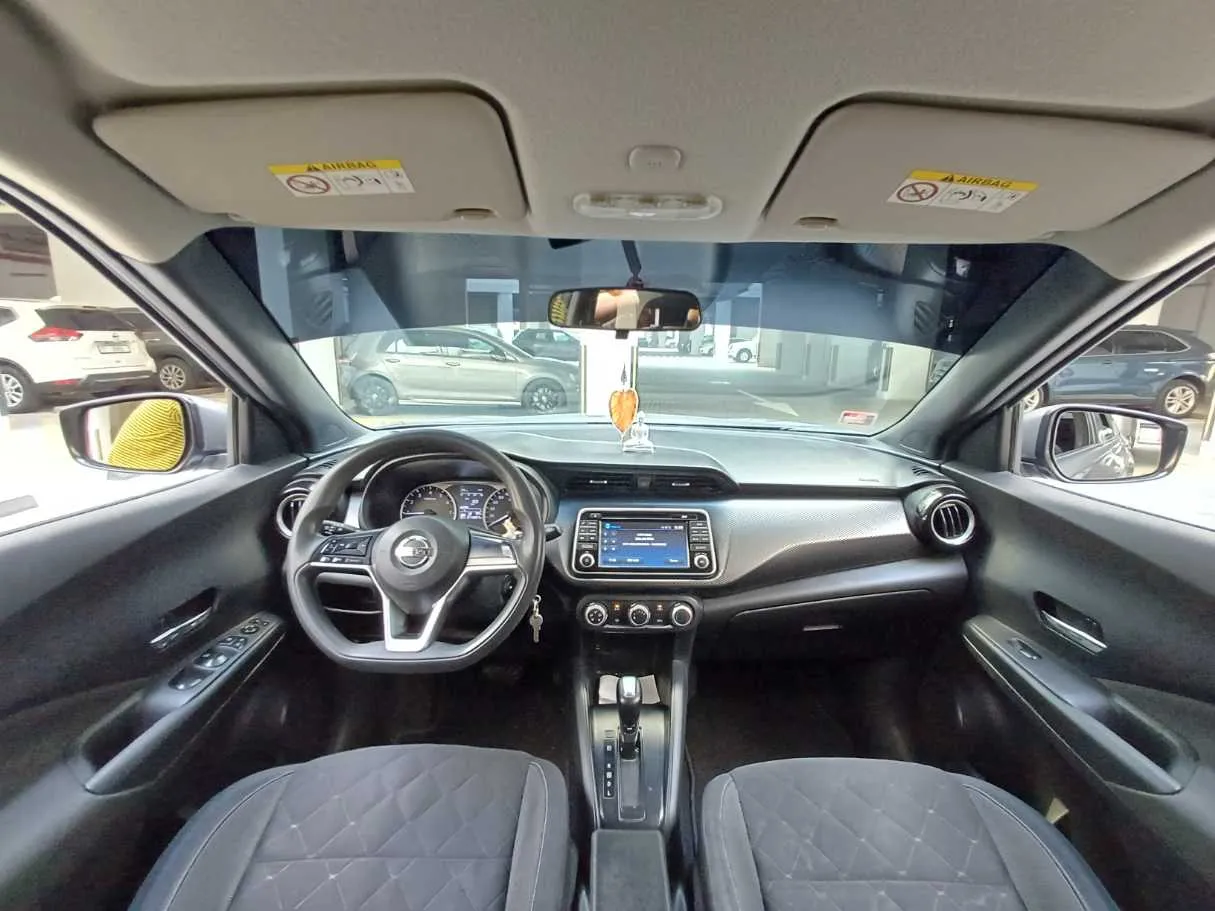Car image 17
