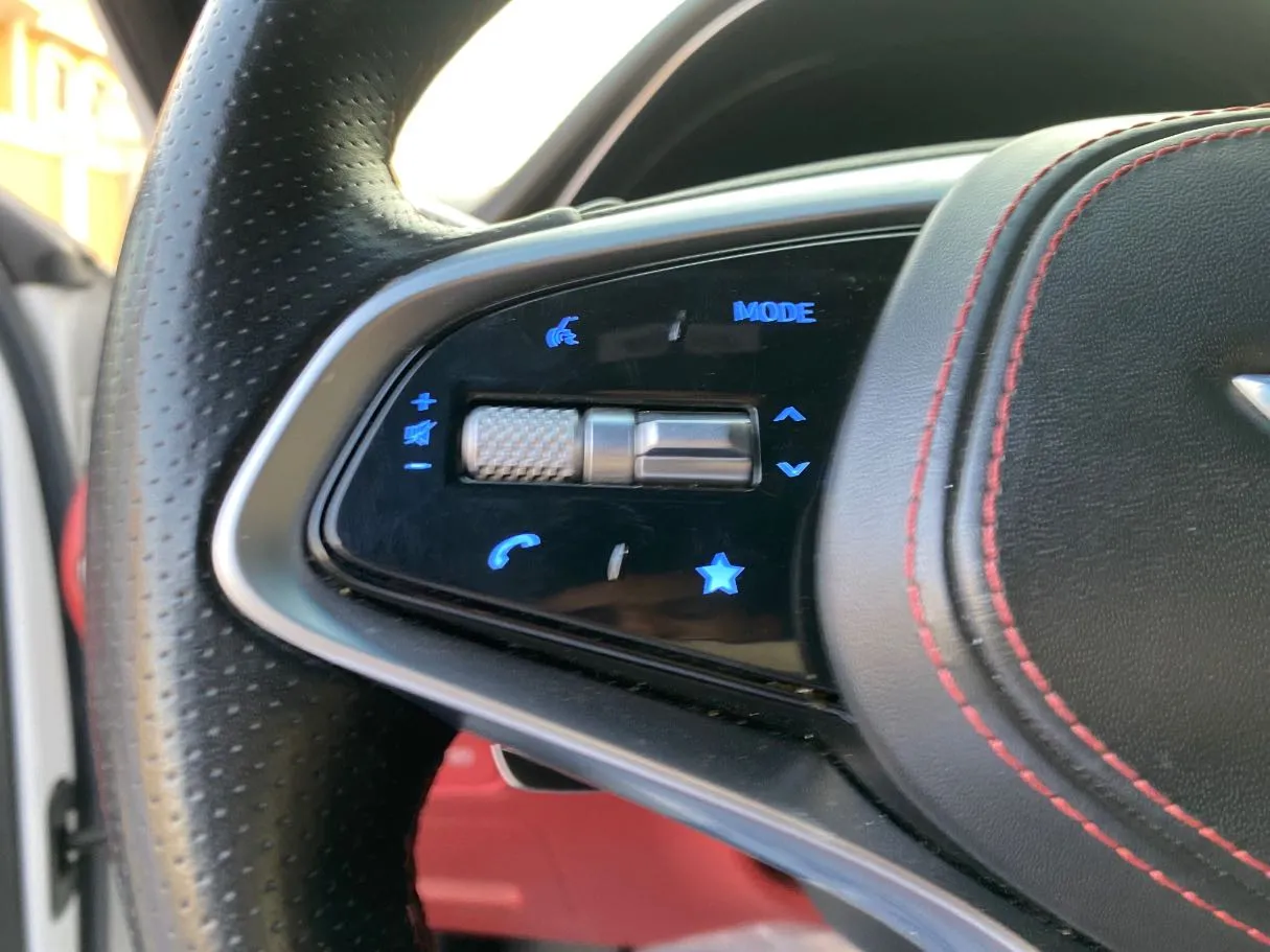 Car image 26