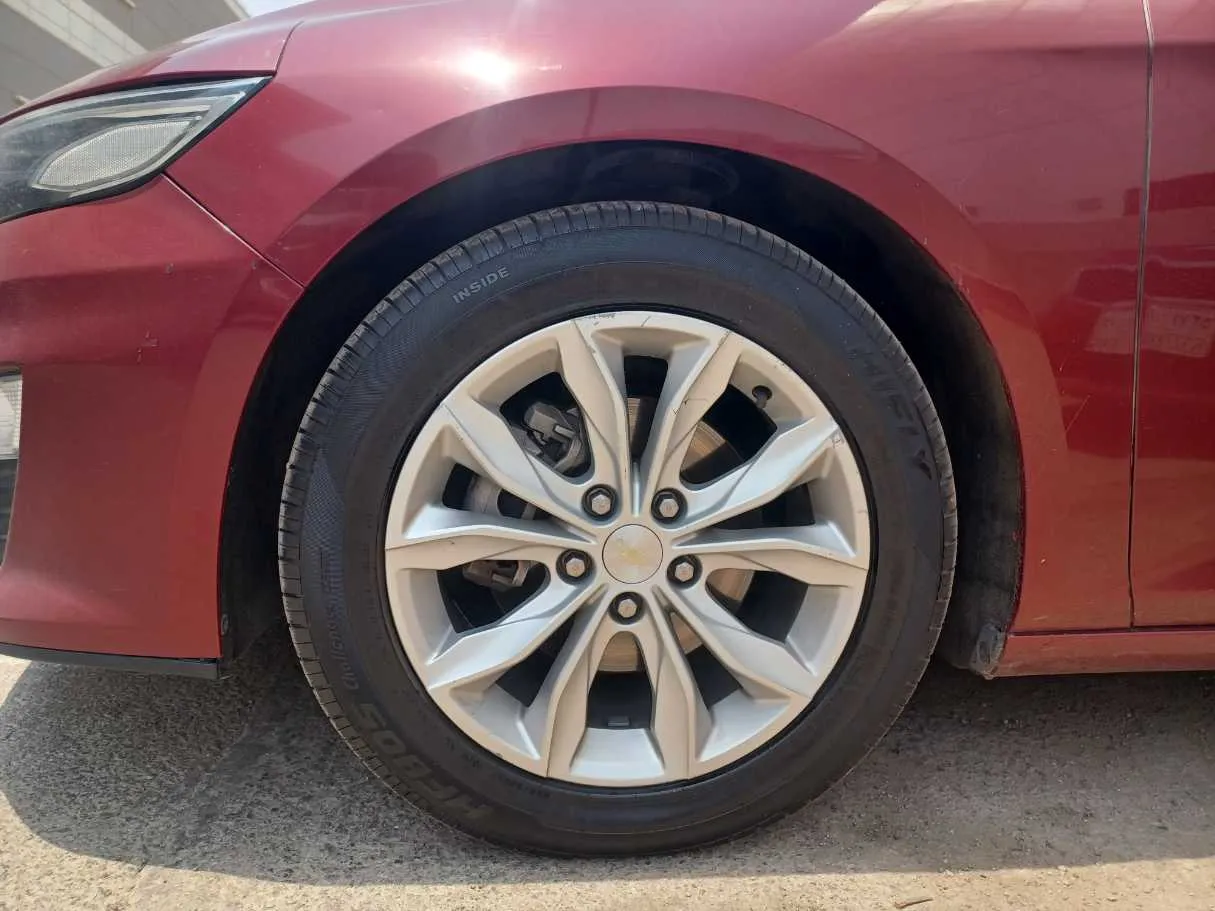 Car image 8