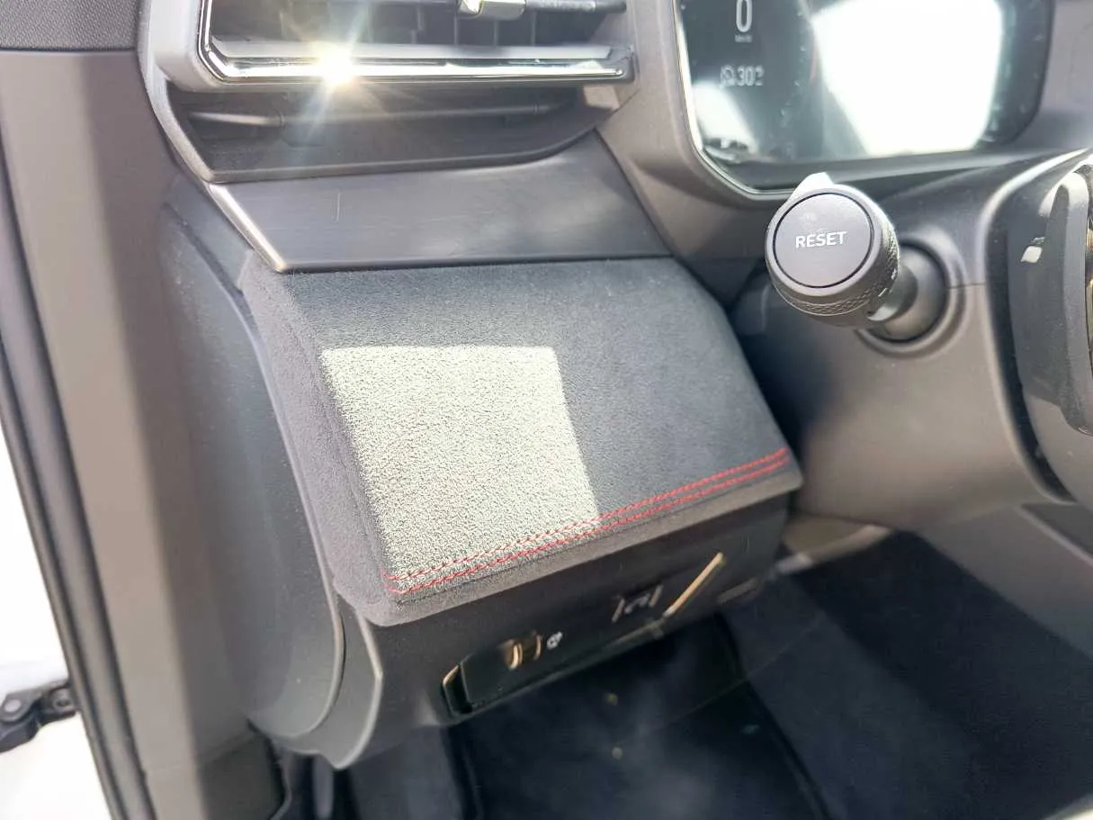 Car image 33