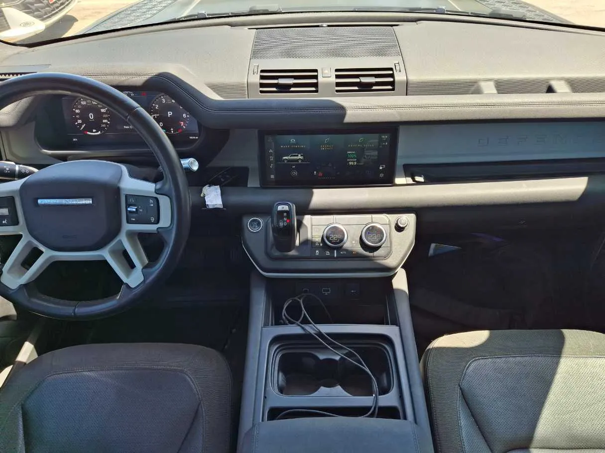 Car image 17