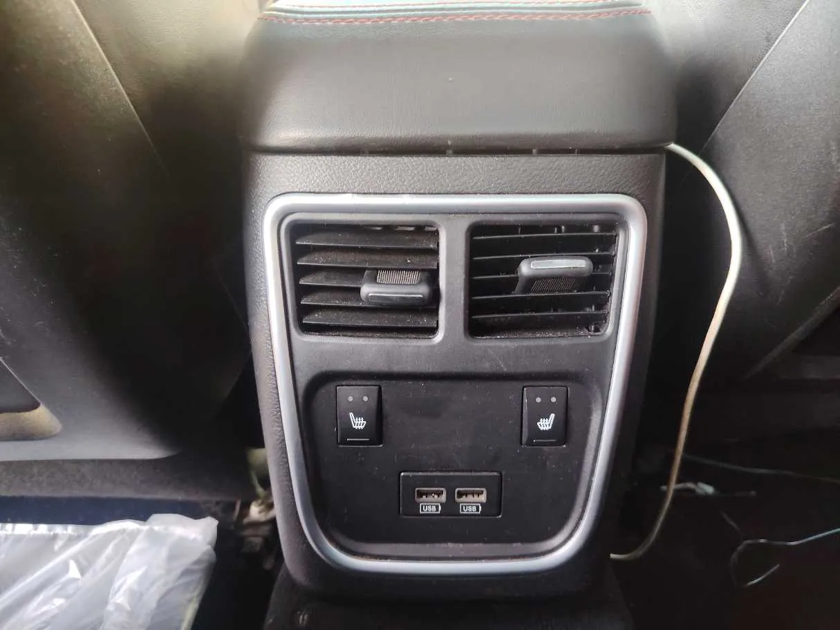 Car image 27