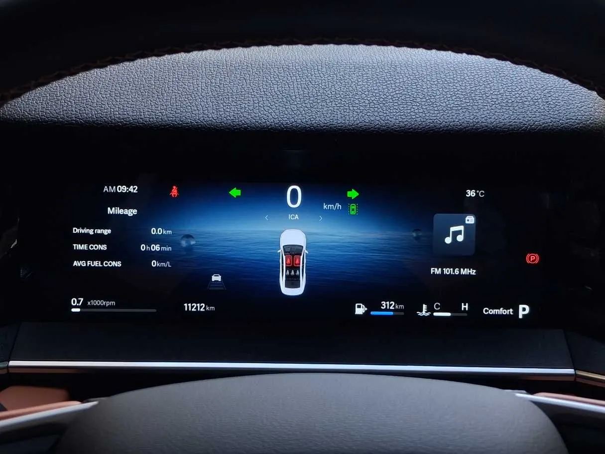 Car image 19