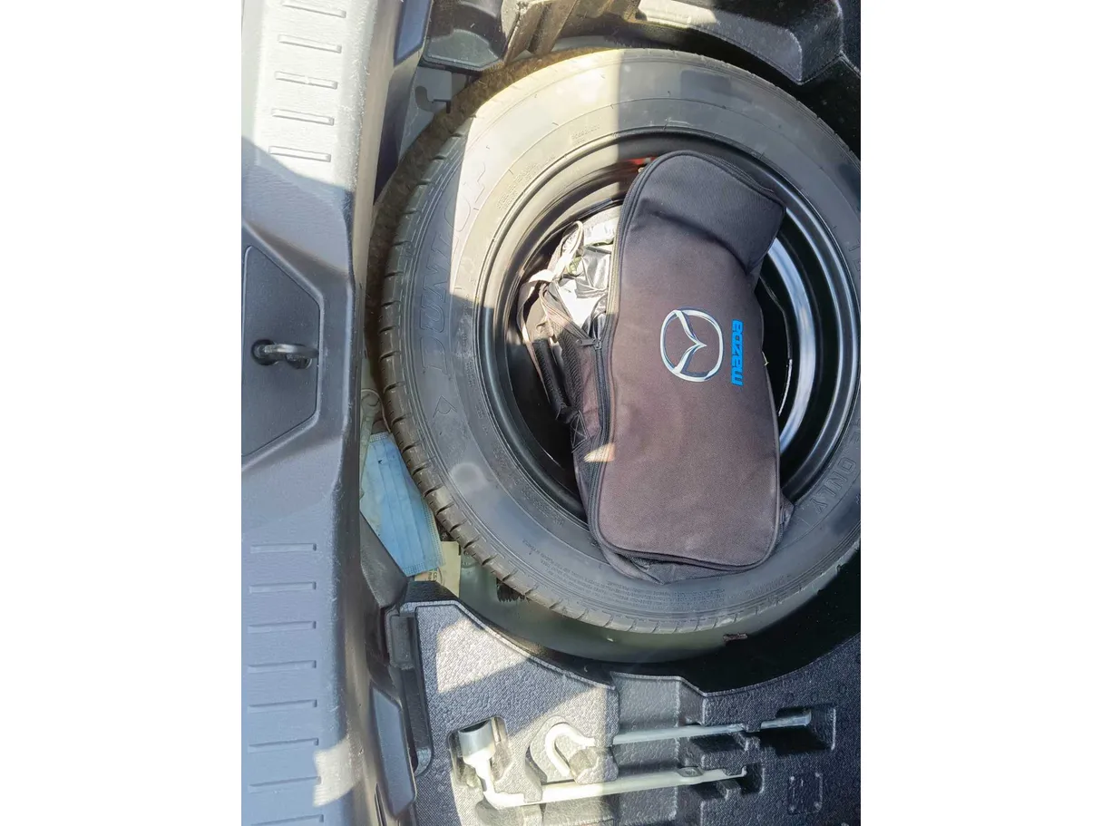 Car image 32