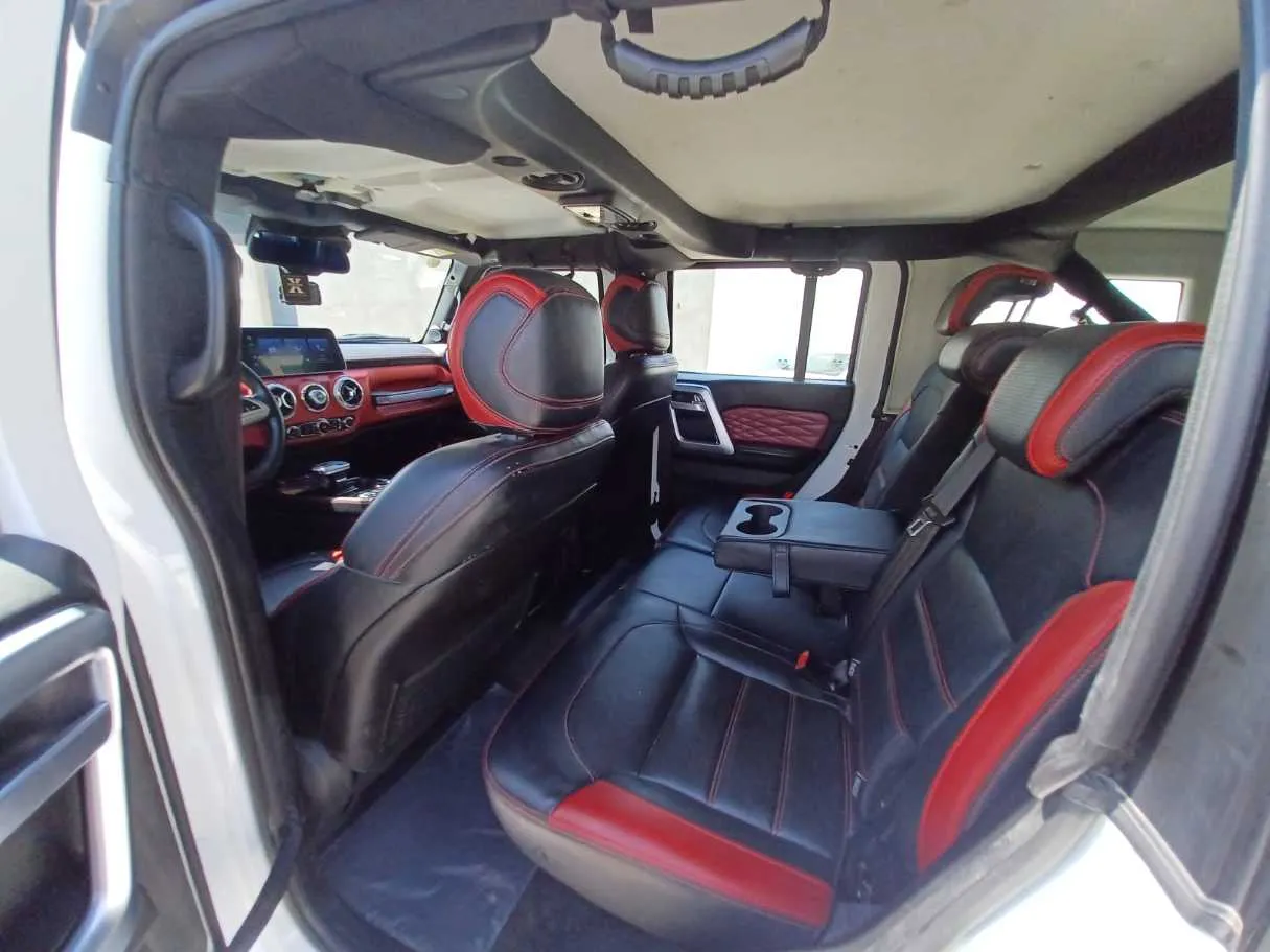 Car image 12