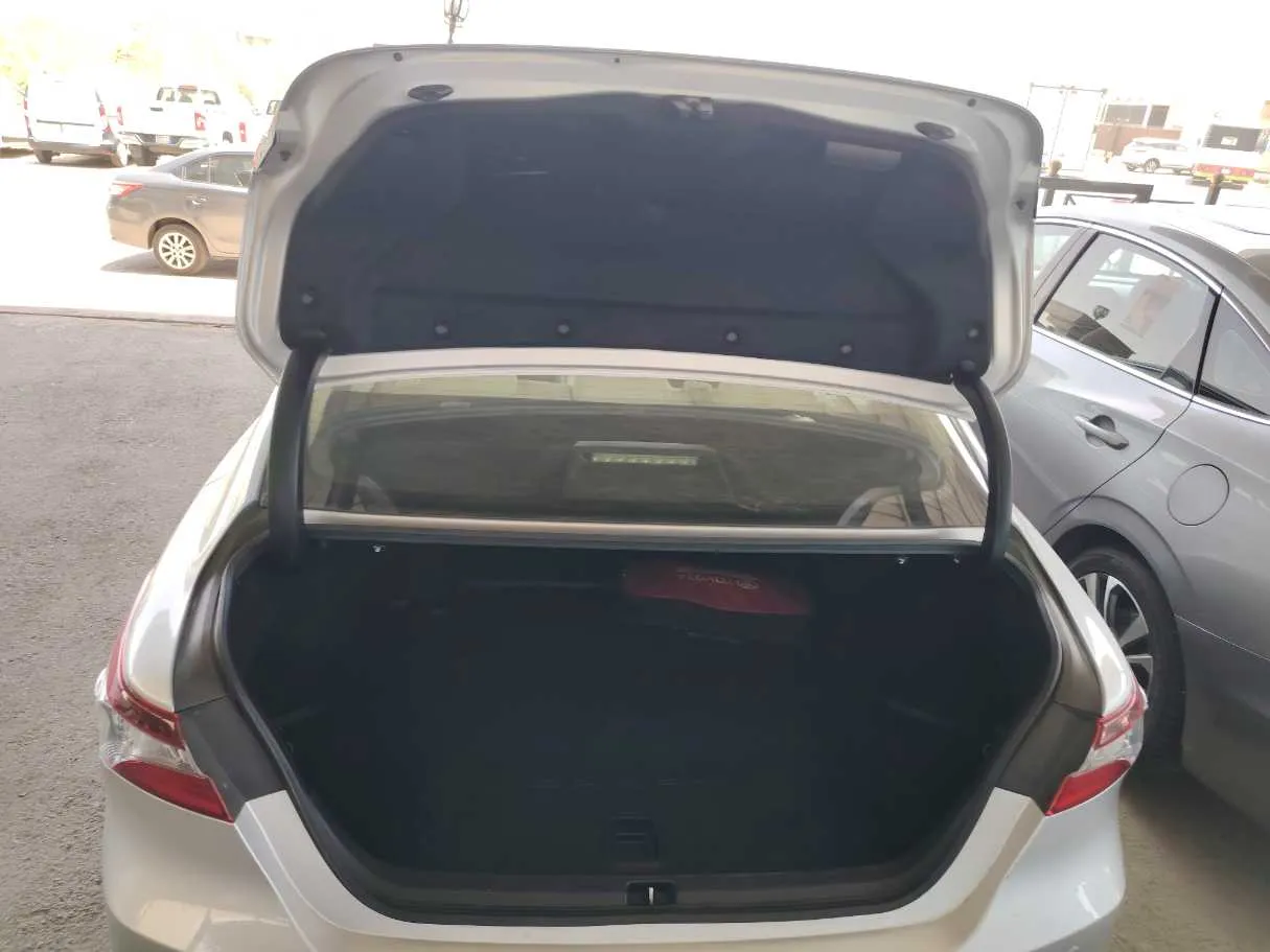 Car image 28