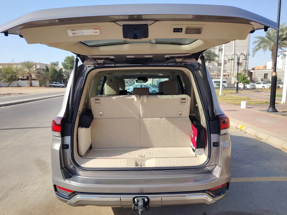 Car image 26