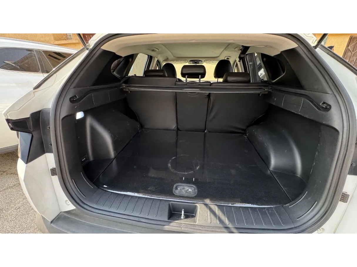 Car image 20