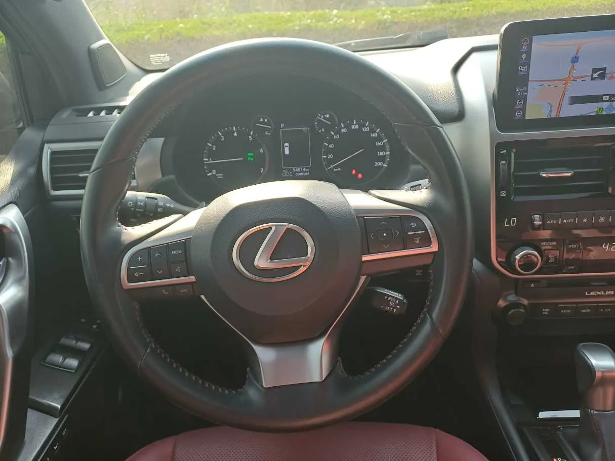 Car image 17