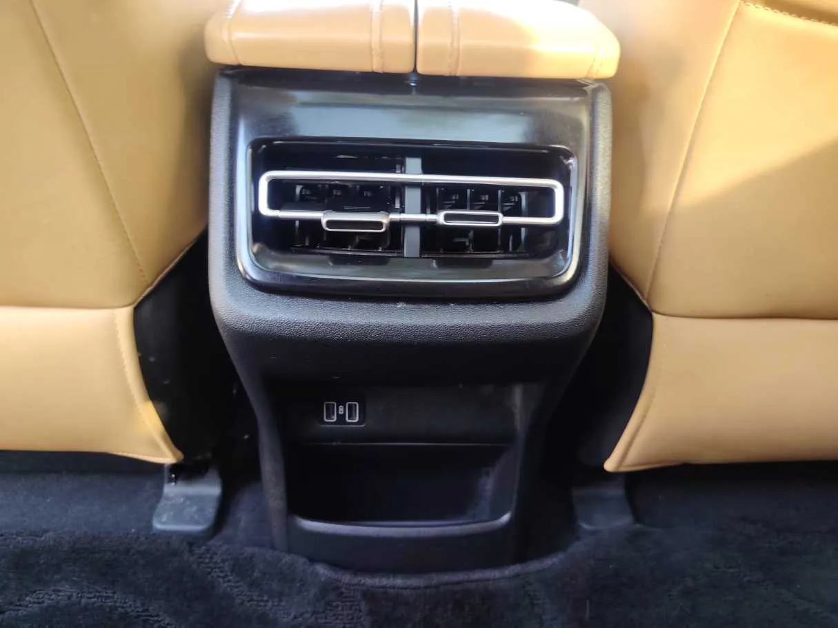 Car image 28