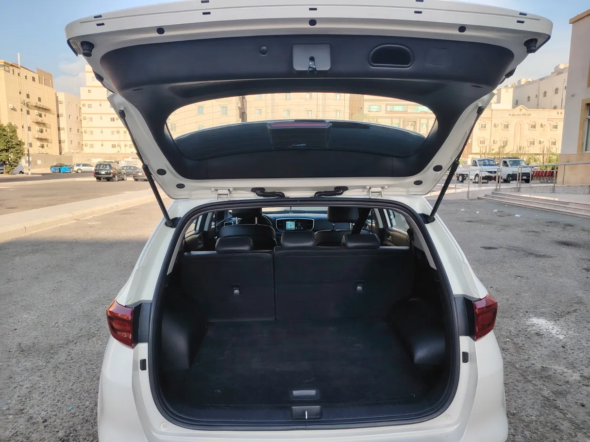 Car image 25
