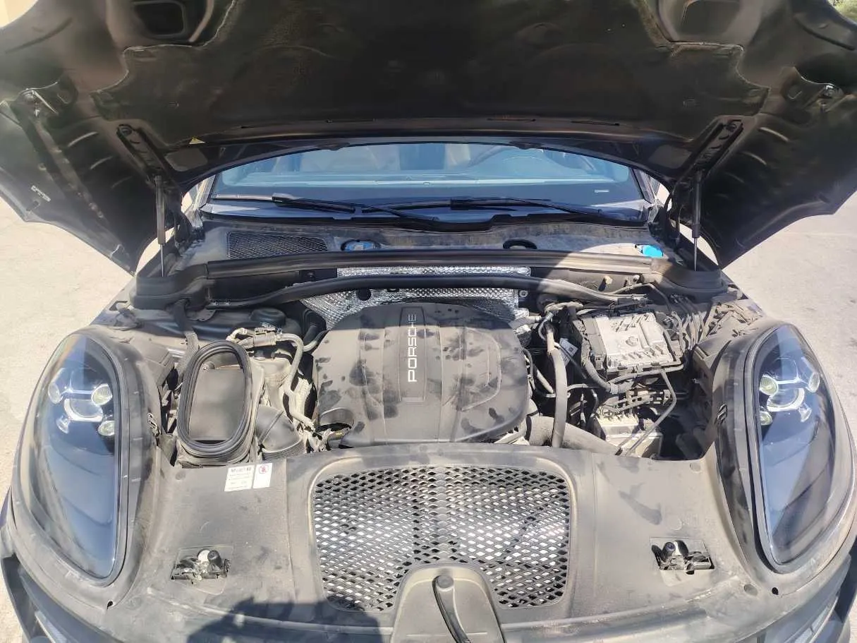 Car image 30