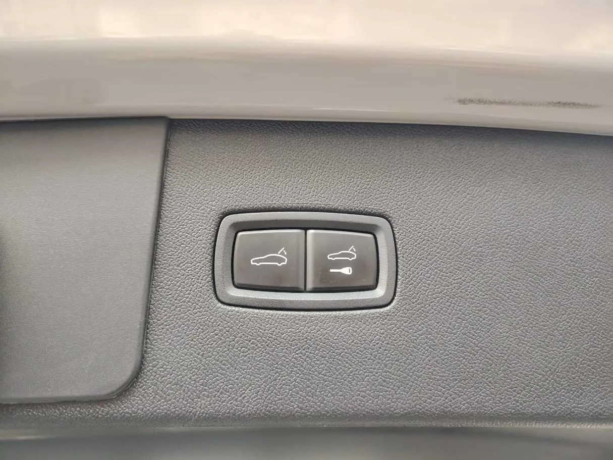 Car image 35