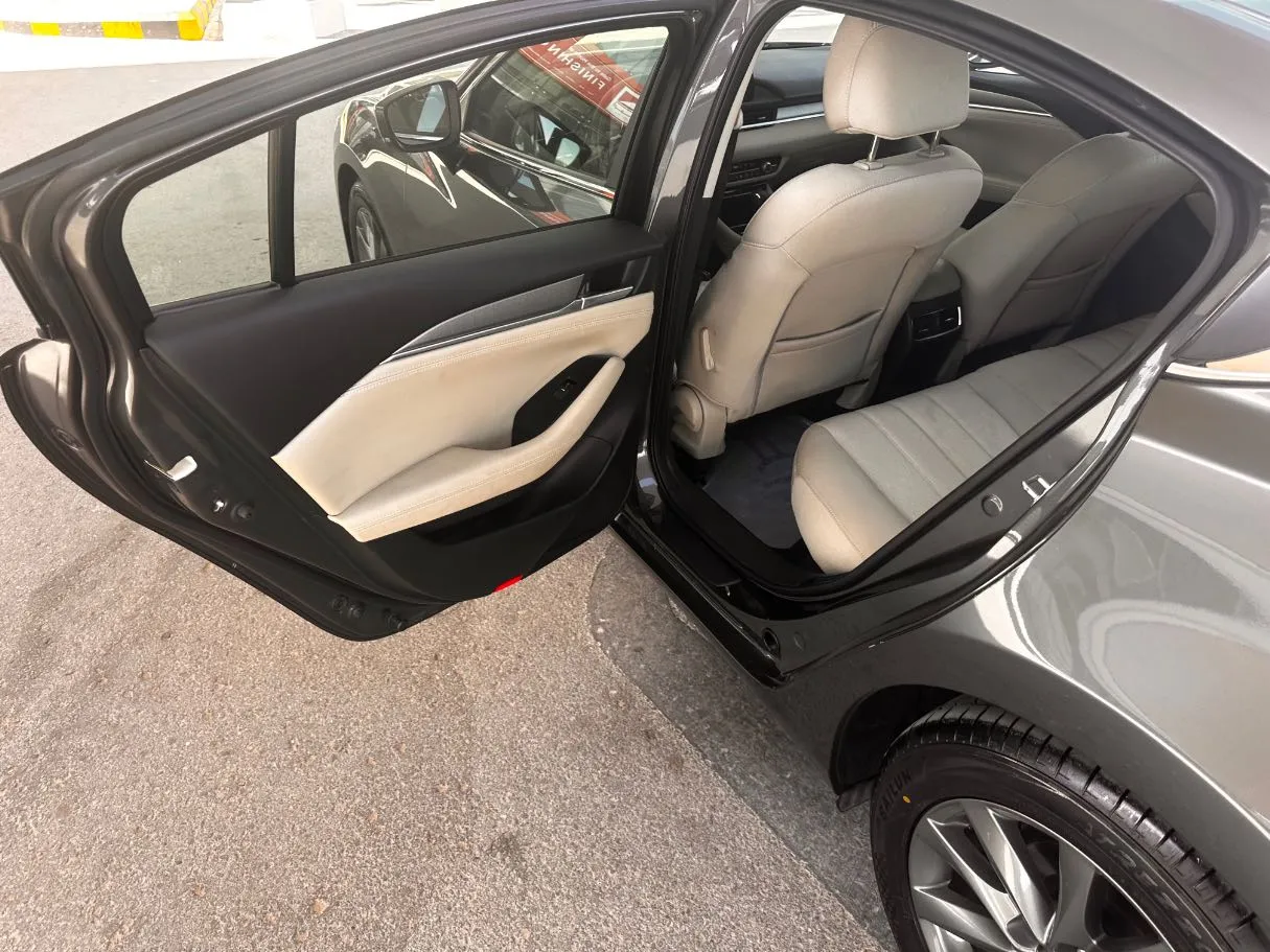 Car image 13