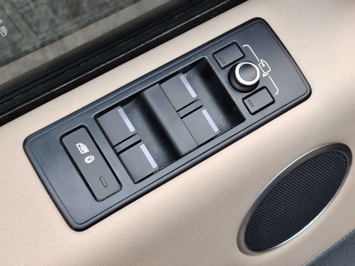 Car image 33
