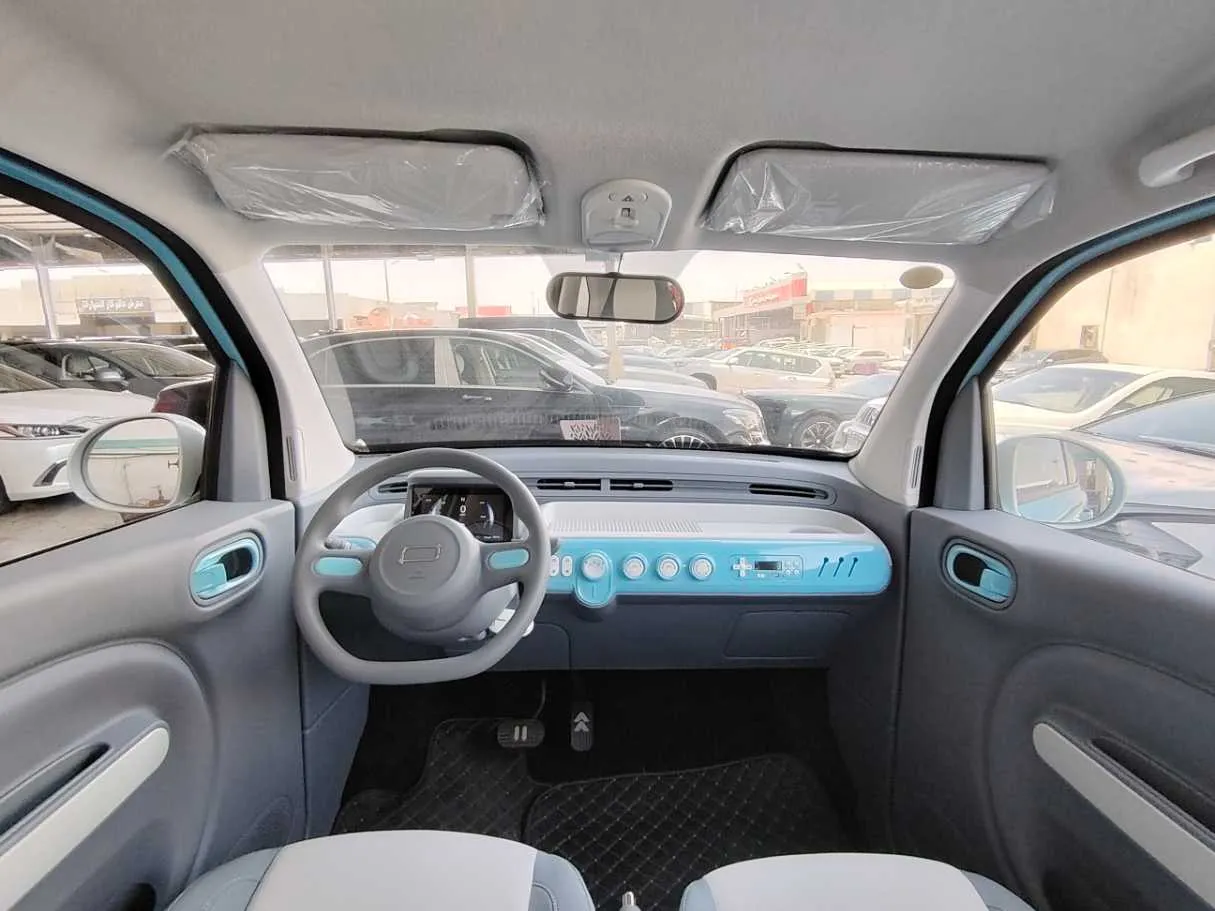 Car image 15