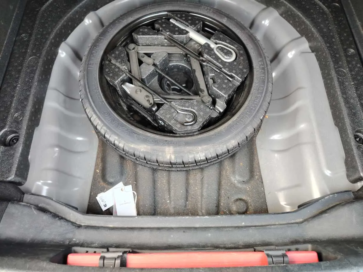 Car image 33