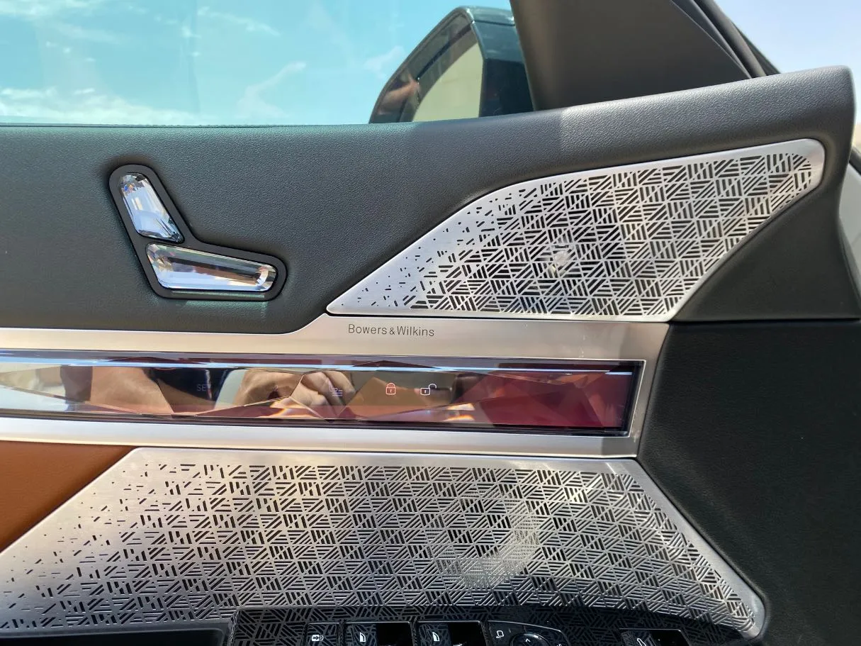 Car image 26