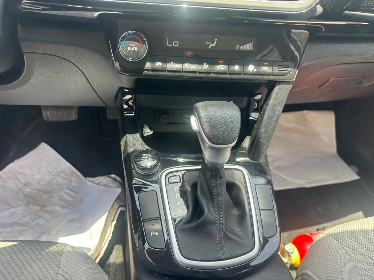 Car image 13