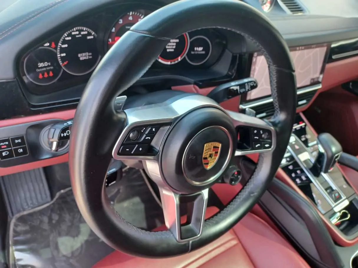 Car image 19