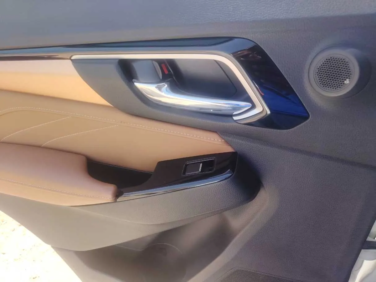 Car image 27