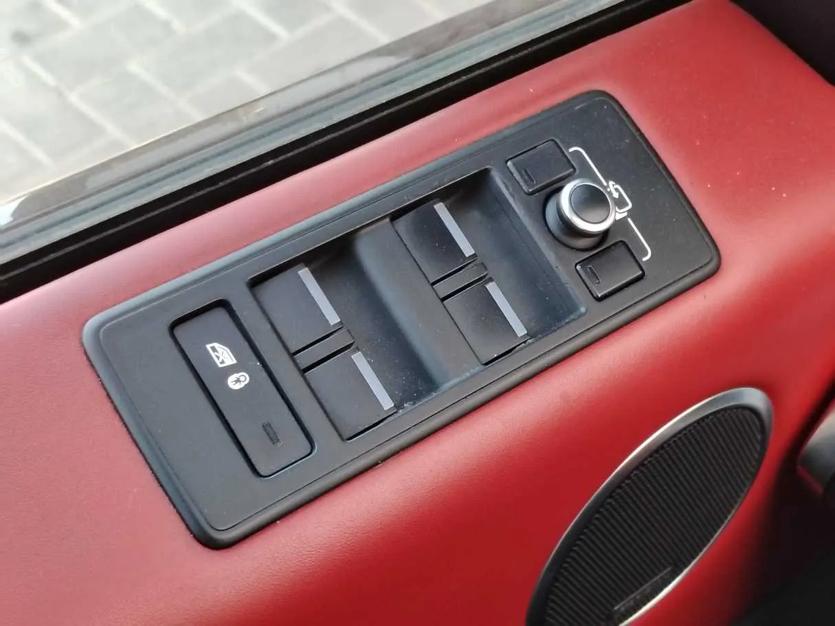 Car image 28