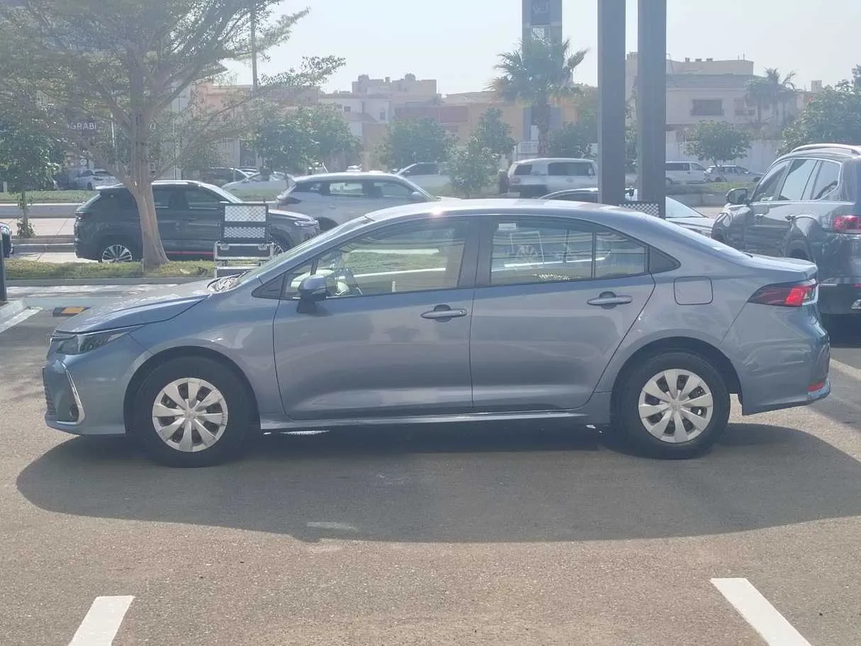 Car image 8