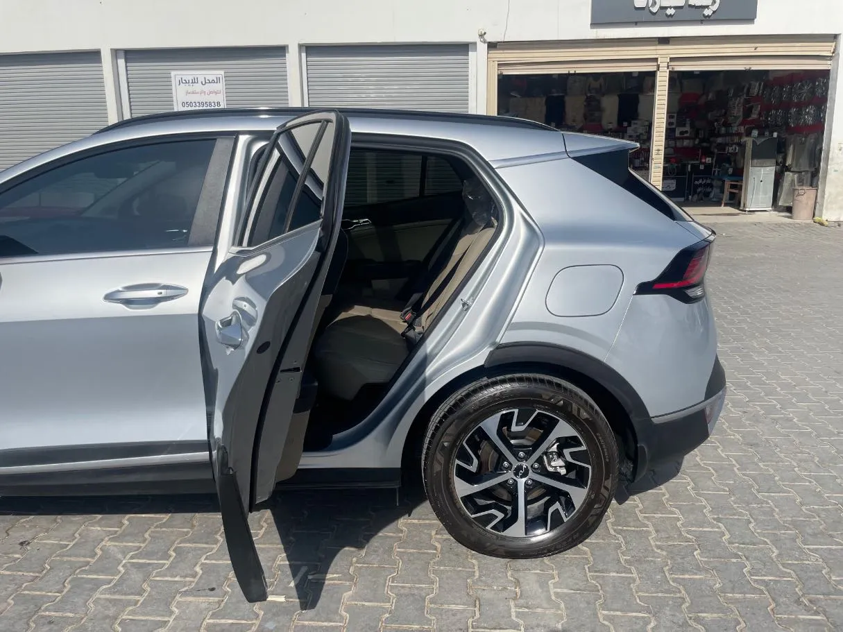 Car image 15