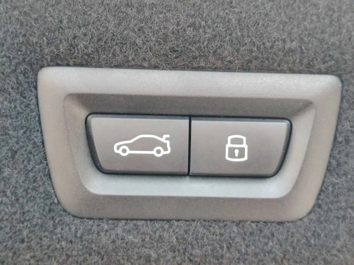 Car image 39