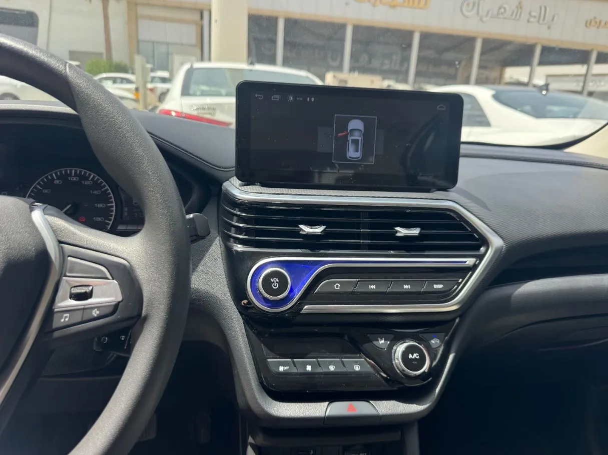 Car image 11
