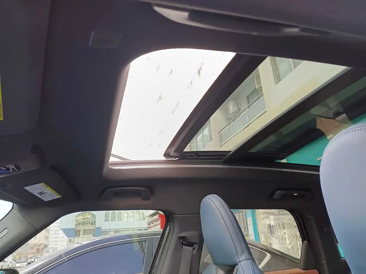 Car image 25