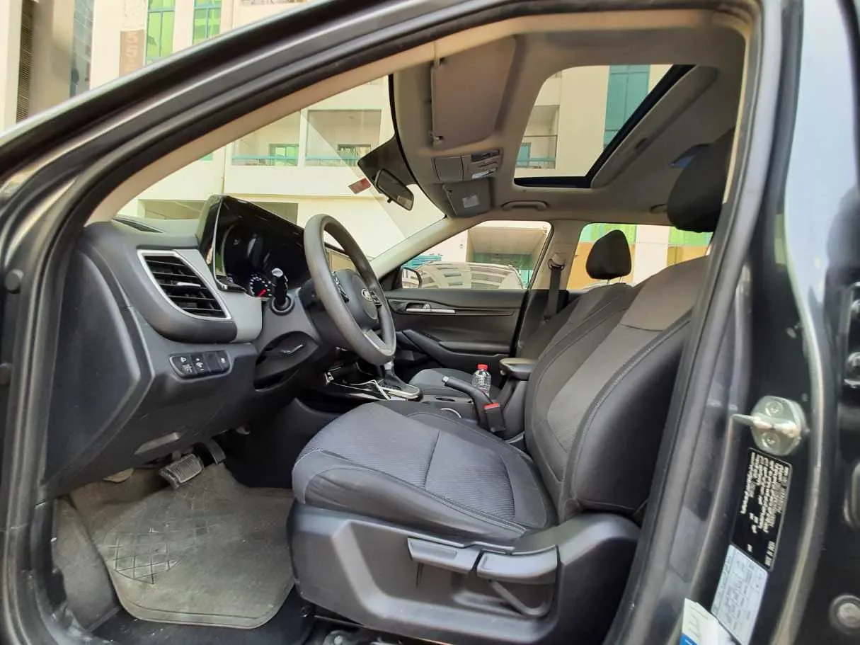 Car image 12