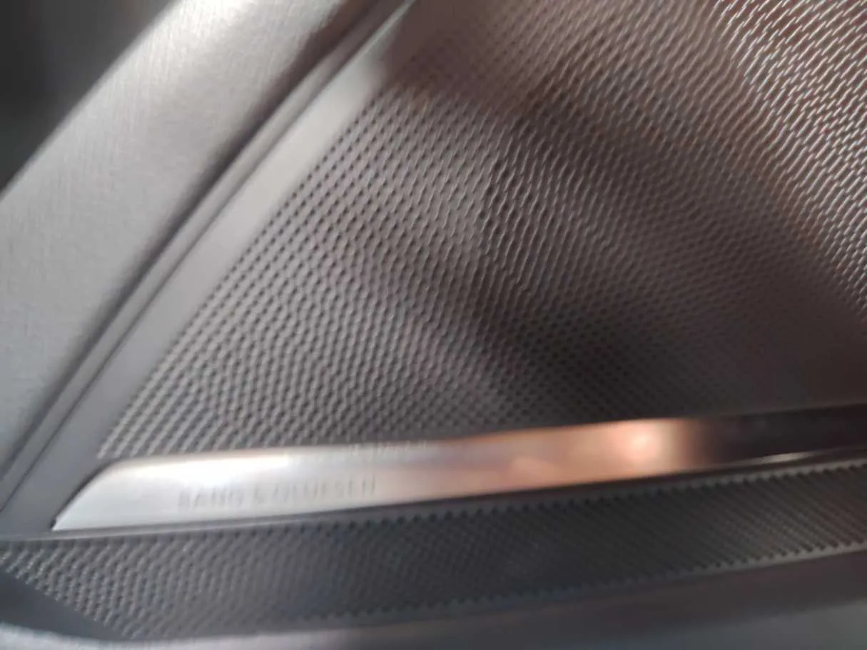 Car image 40
