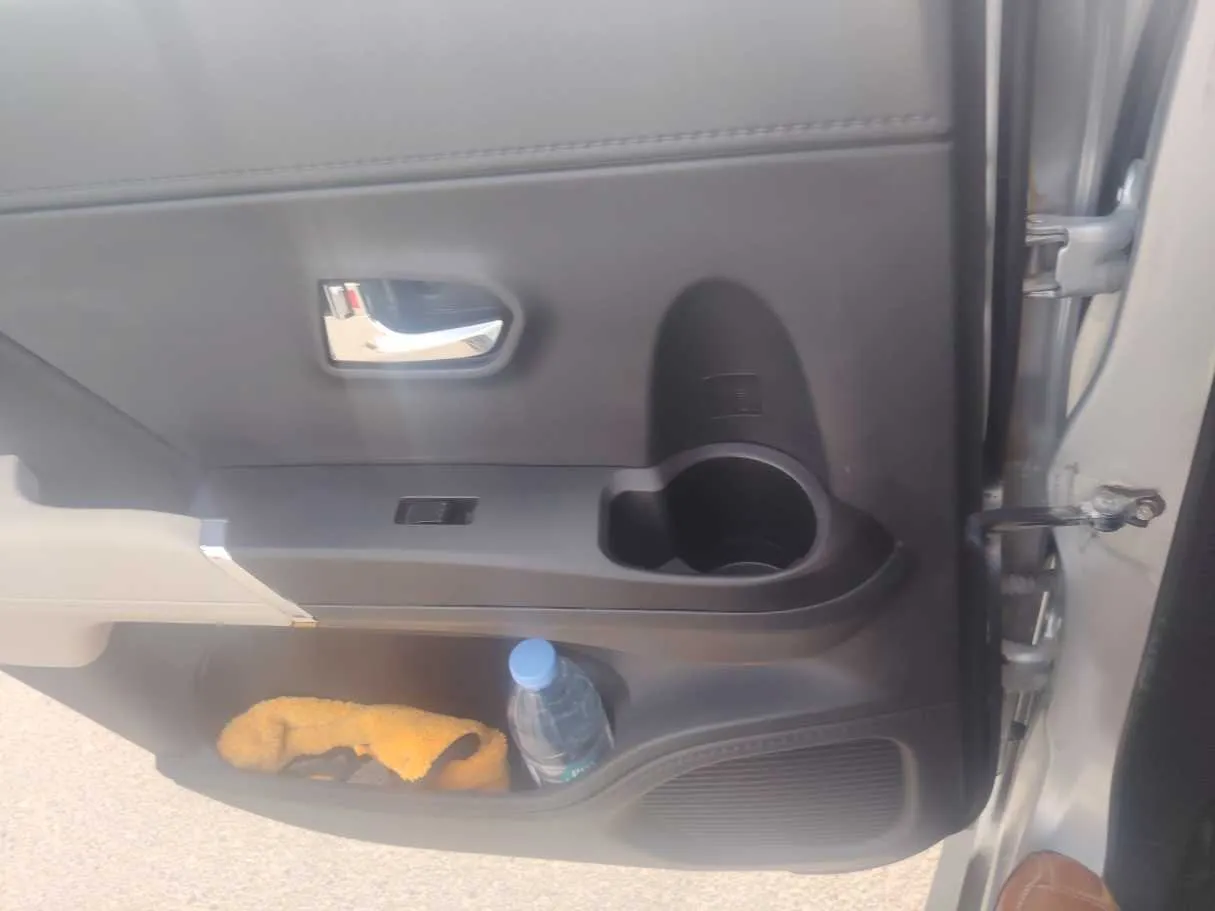Car image 28