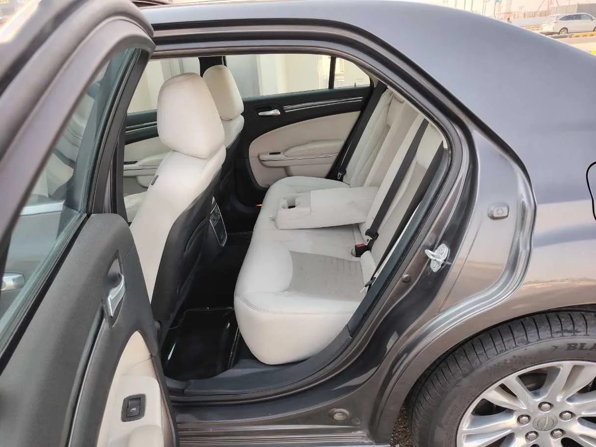 Car image 16