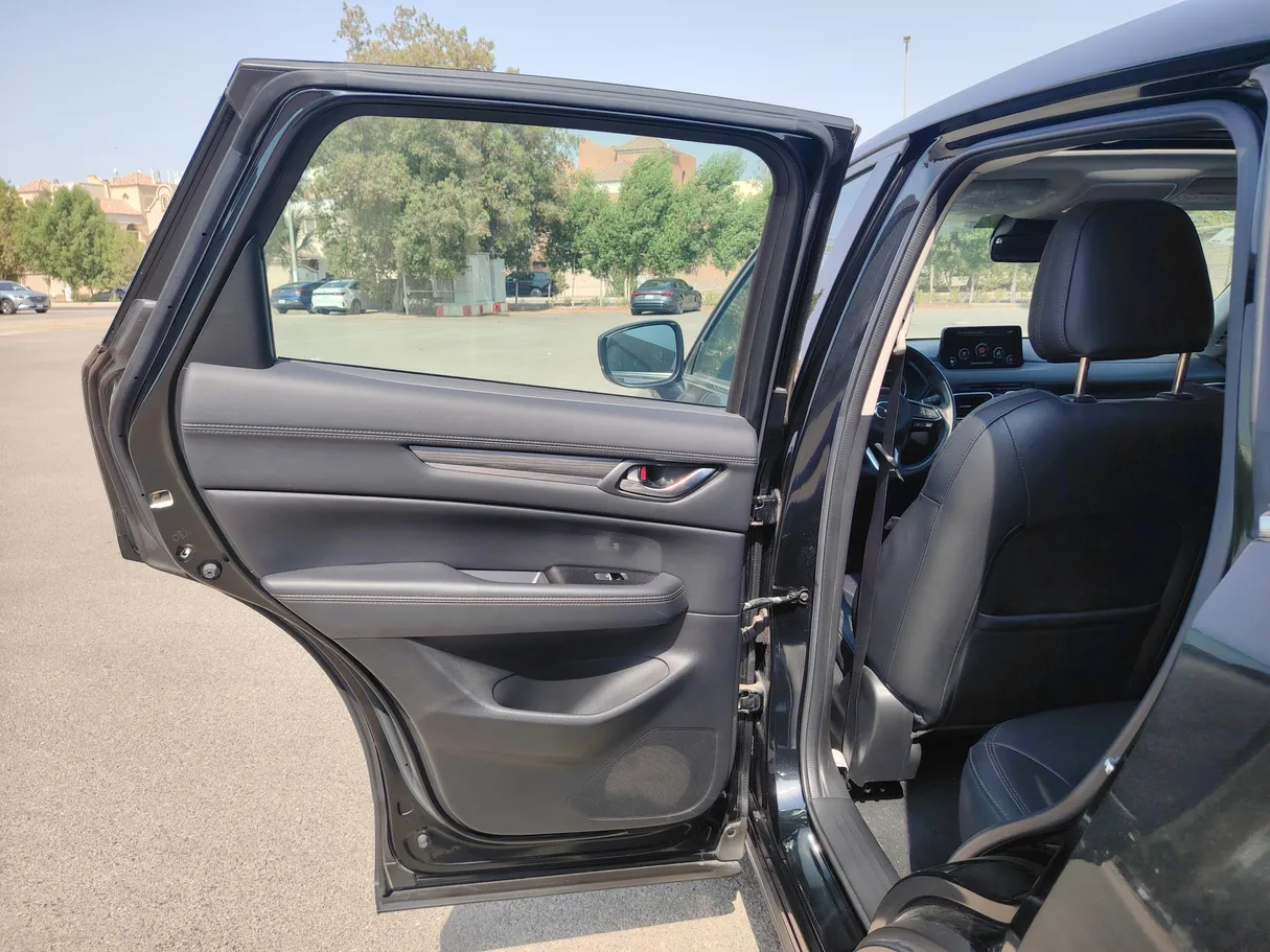 Car image 14