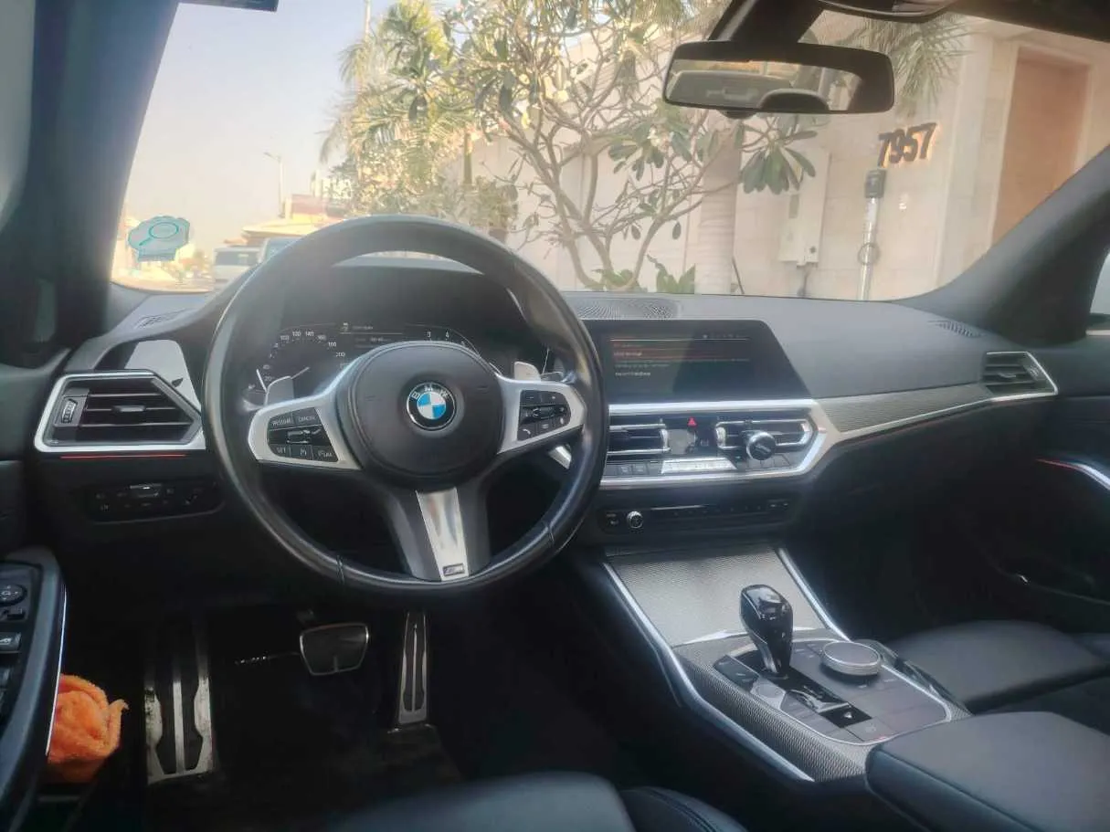 Car image 24