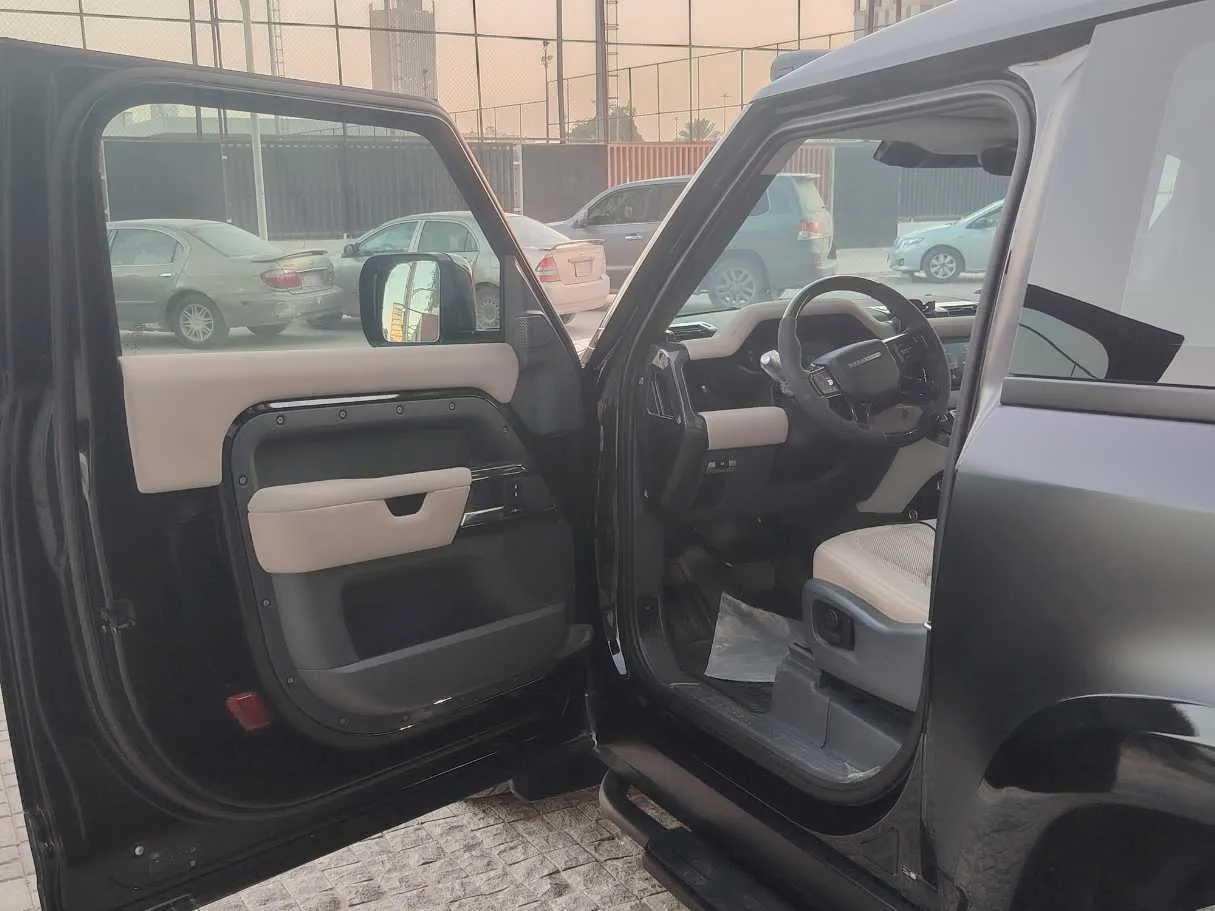 Car image 11