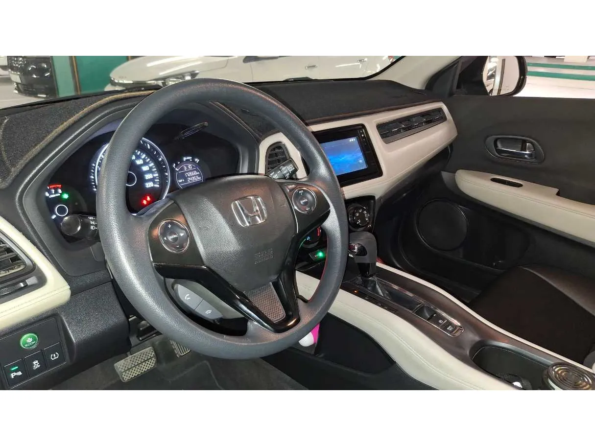 Car image 11