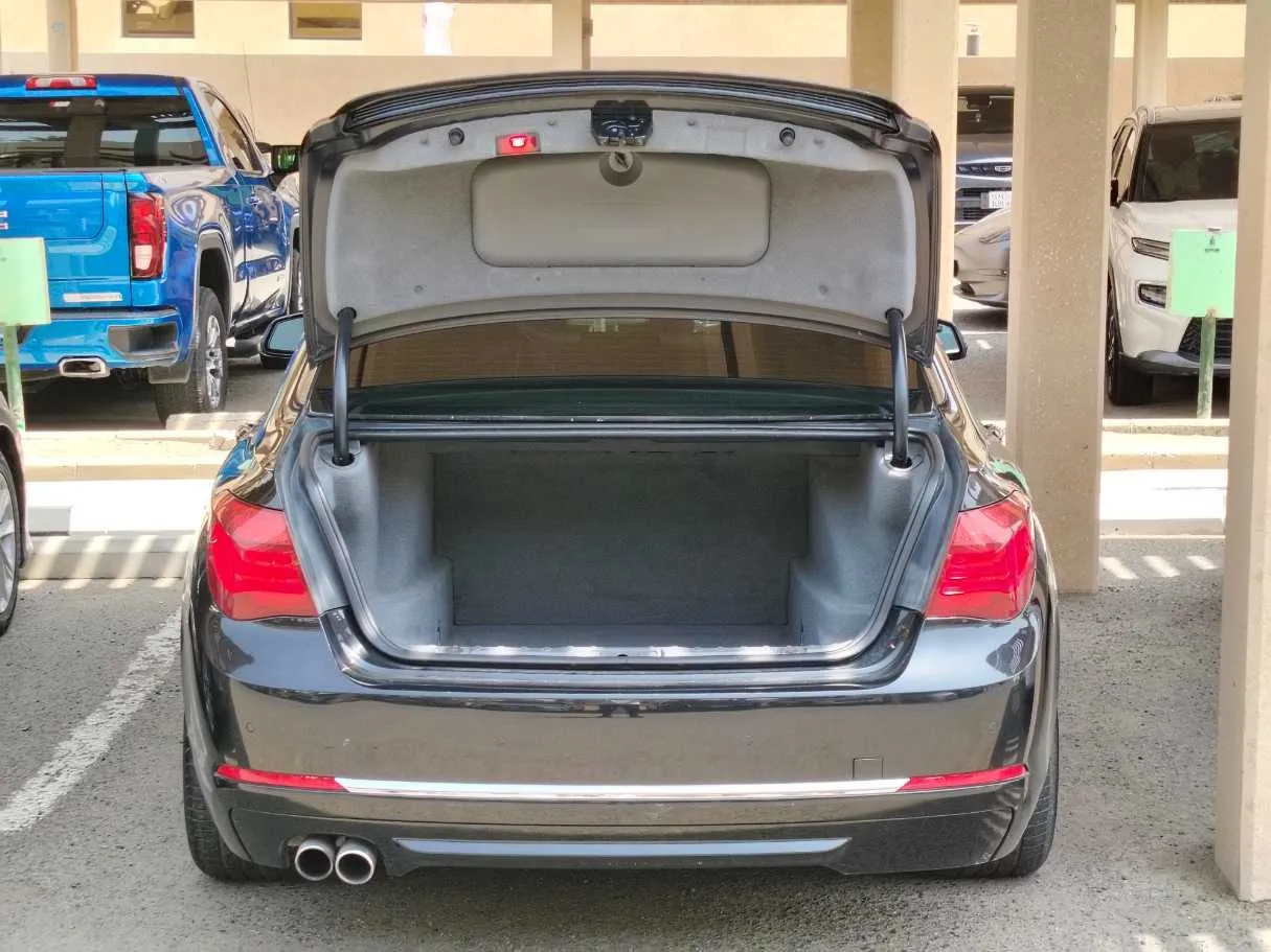 Car image 27