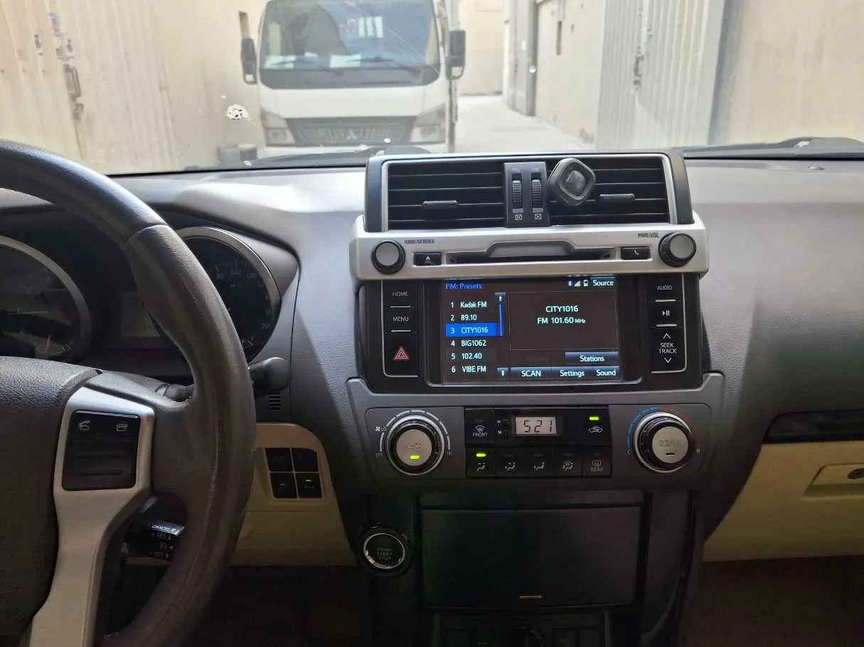 Car image 12