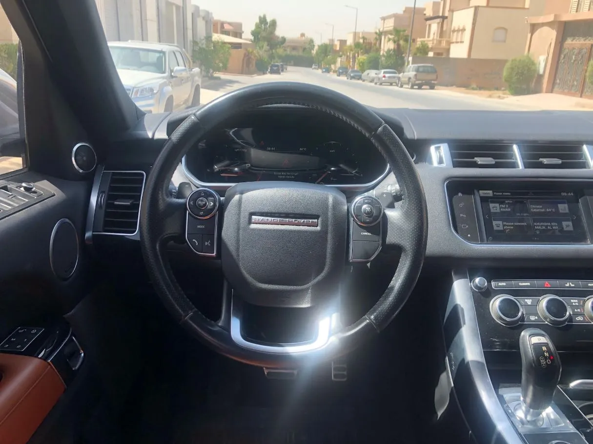 Car image 17