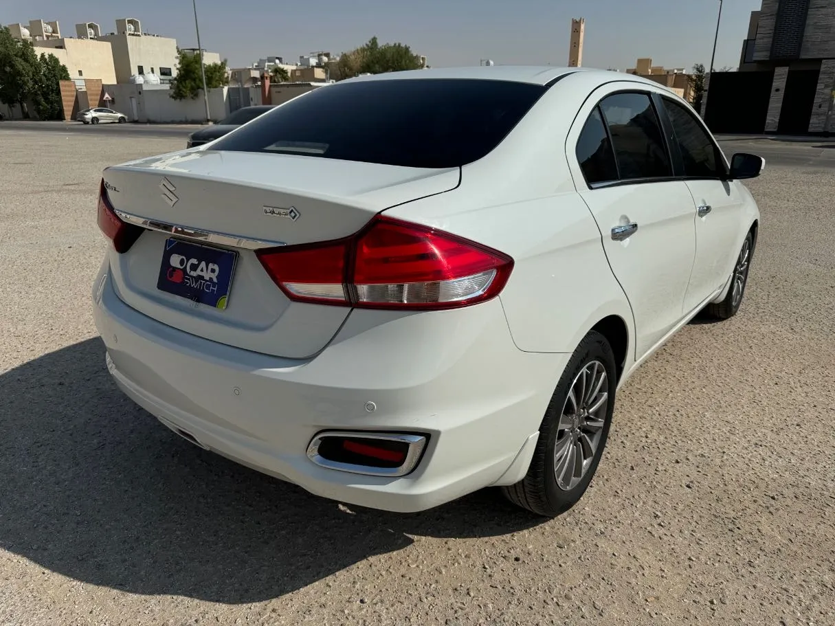 Car image 5