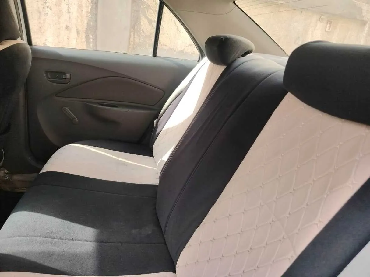 Car image 17