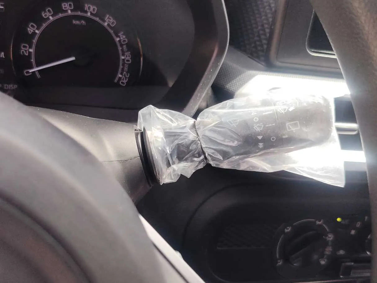Car image 26