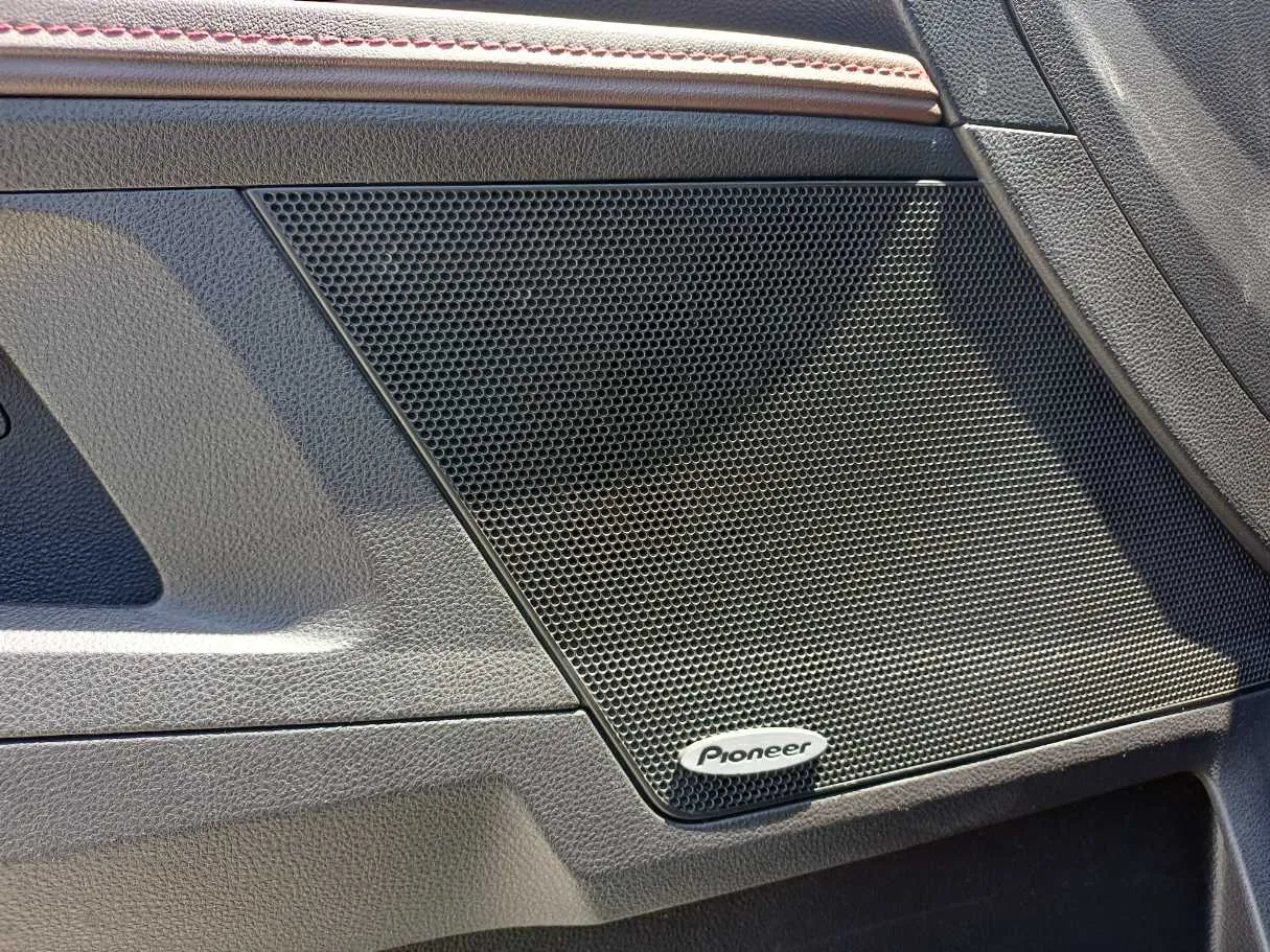 Car image 23