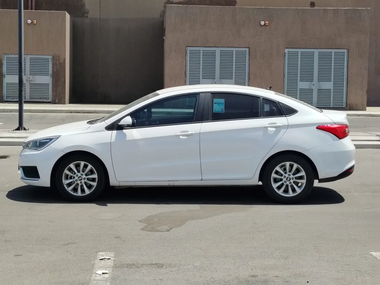 Car image 8